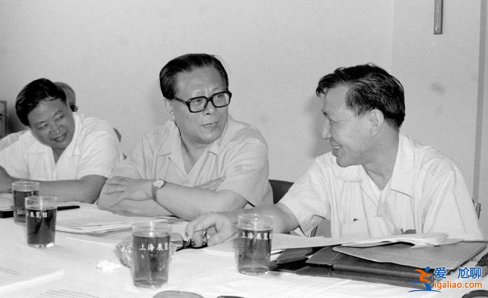 江澤民同志生平照片？