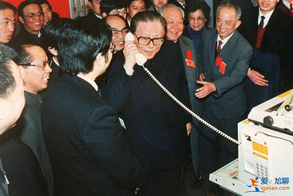 江澤民同志生平照片？