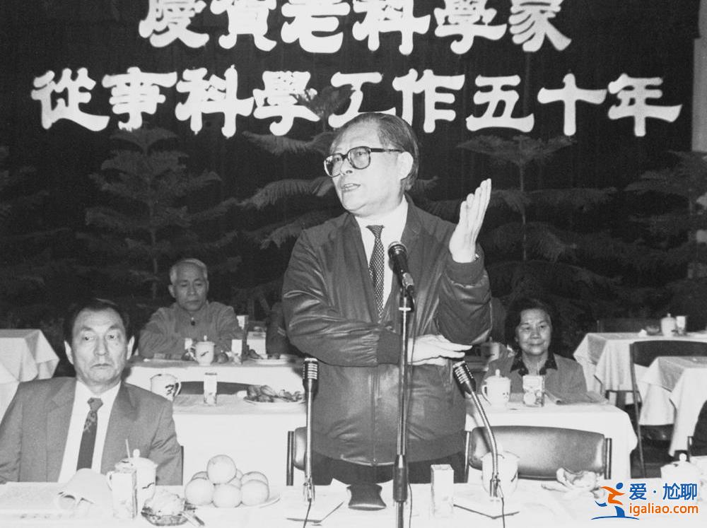 江澤民同志生平照片？