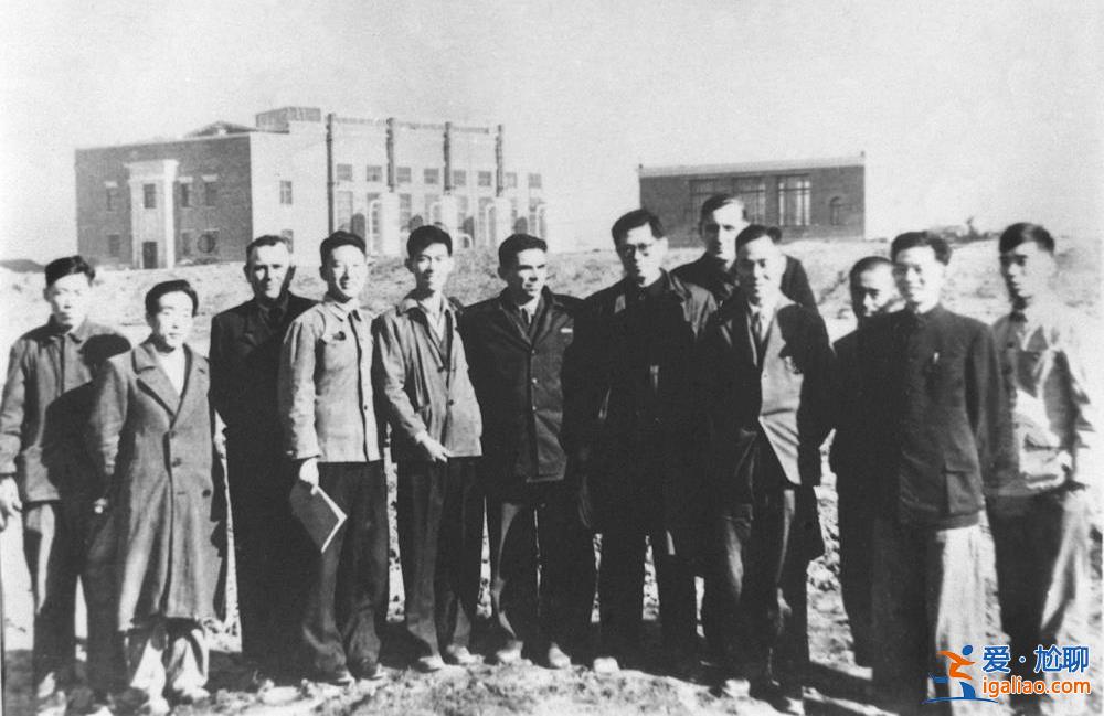 江澤民同志生平照片？