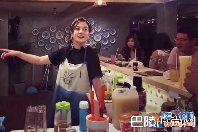 黃曉明趙薇現身泰國夜市逛街買食材 曾苦追喜歡趙薇10年？