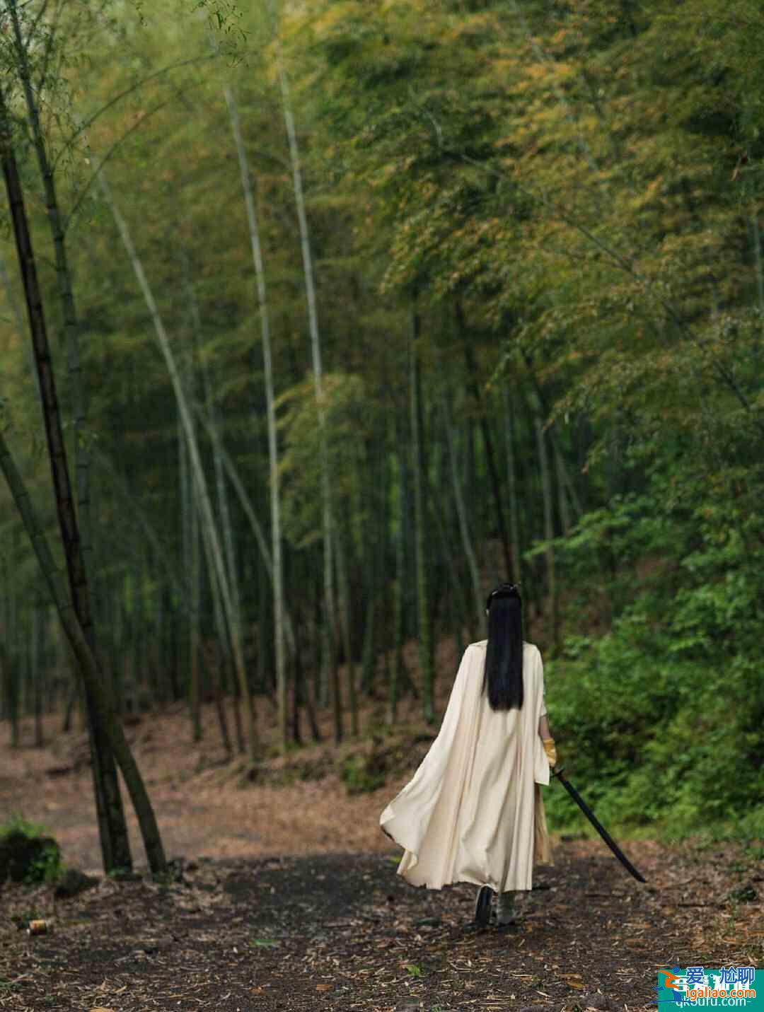 《有翡》正式宣布殺青！趙麗穎現(xiàn)場激動落淚，王一博開心比贊？