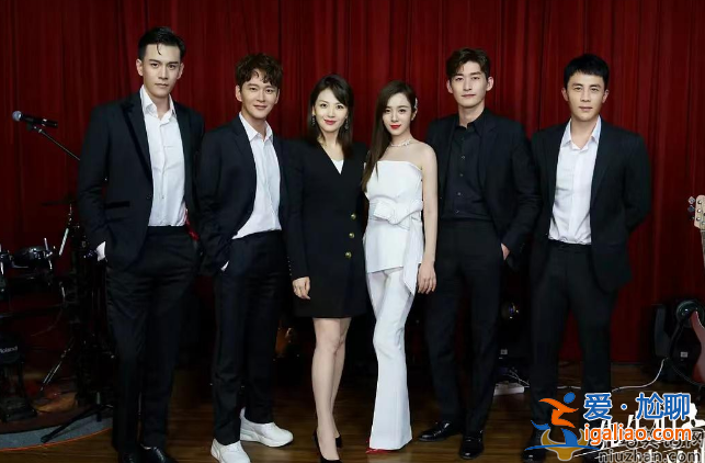 林心如入圍金鐘獎最佳女主角，都是演員轉(zhuǎn)行當導(dǎo)演，林心如和張翰差距太大