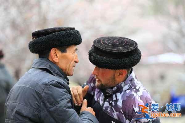 中國一少數民族，打招呼方式竟是吻嘴唇？