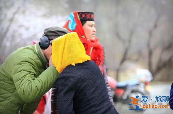 中國一少數民族，打招呼方式竟是吻嘴唇？