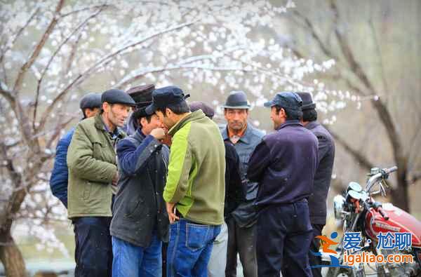 中國一少數民族，打招呼方式竟是吻嘴唇？