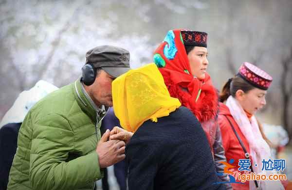 中國一少數民族，打招呼方式竟是吻嘴唇？