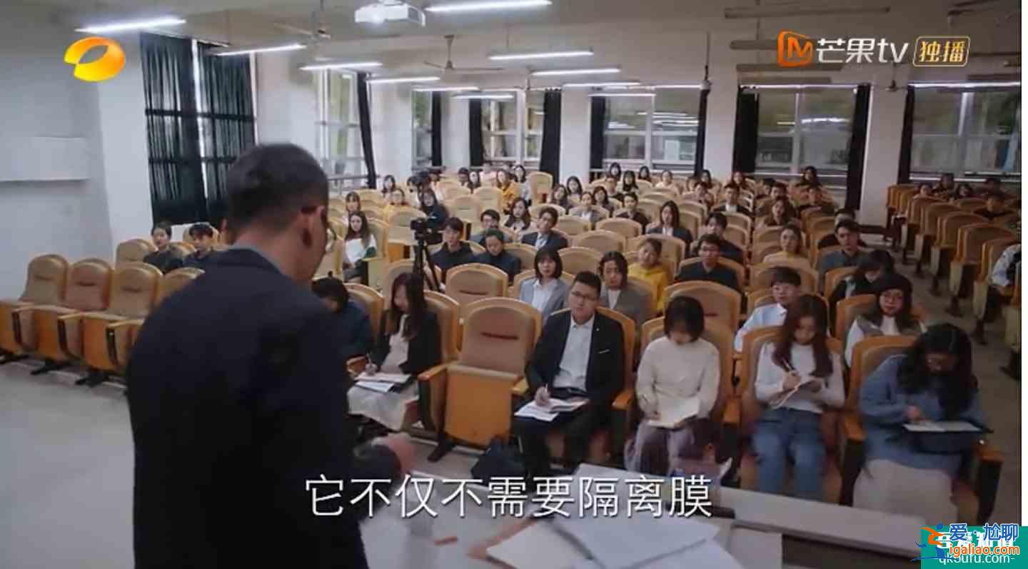 電視劇《親愛的自己》停更兩日卻評(píng)分飆升，是配角人物刻畫細(xì)膩嗎？