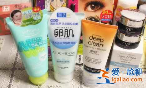 洗面奶能帶上飛機嗎，化妝品可以帶上飛機嗎？