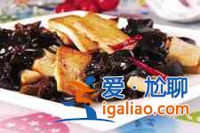 黑木耳燒豆腐？
