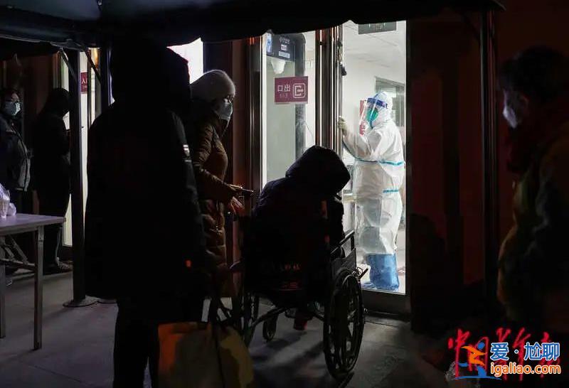 發熱門診排隊數小時 專家呼吁非必要不去醫院？