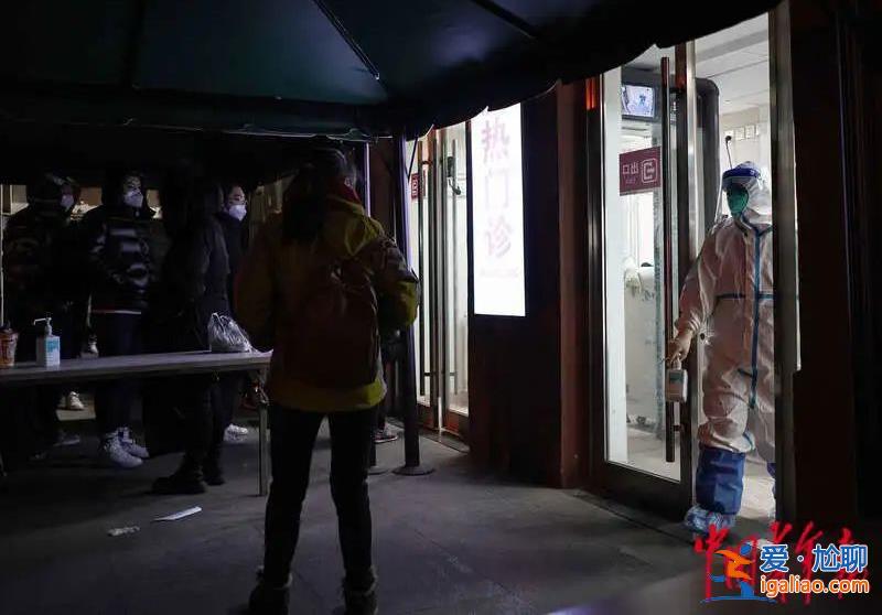 發熱門診排隊數小時 專家呼吁非必要不去醫院？