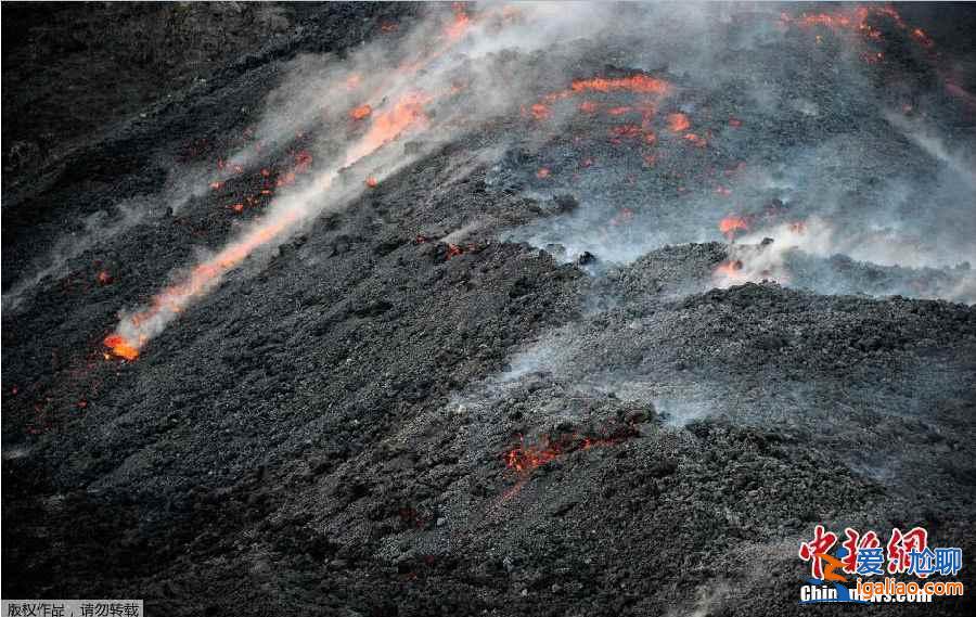 【觀看火山爆發】意大利斯特龍博利火山噴發吸引游客近距離觀看？