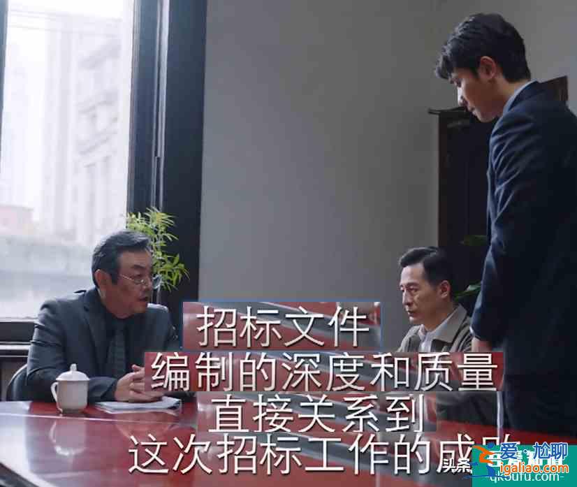 《親愛的自己》最滑稽一幕，上級層層甩鍋，公司只有實習生干實事？