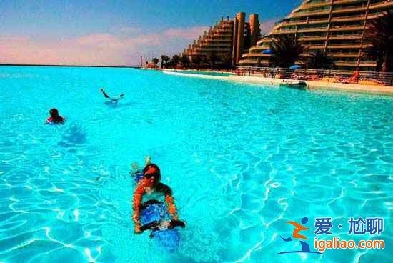 酷暑難耐，跳入智利世界最大游泳池消夏？