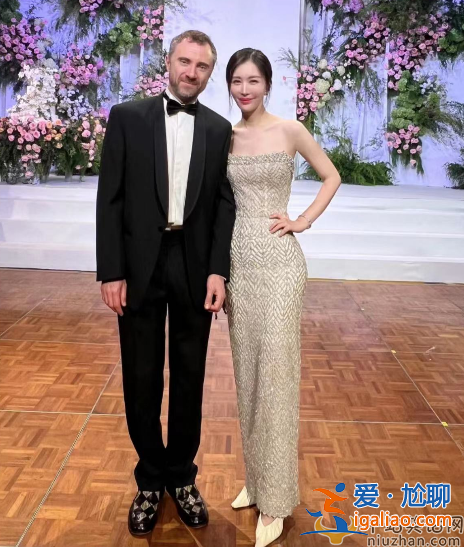 王石妻子田樸珺與大叔合影惹爭議!蜂腰翹臀太吸睛,網友留言不堪入目 王石妻子田樸珺與大叔合影惹爭議!蜂腰翹臀太吸睛,網友留言不堪入目