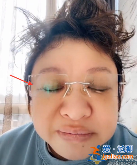 韓紅自爆感染新冠三天!發(fā)型凌亂黑眼圈明顯 暴瘦臉小尖下巴搶鏡 韓紅自爆感染新冠三天!發(fā)型凌亂黑眼圈明顯 暴瘦臉小尖下巴搶鏡