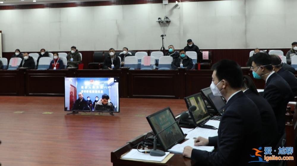 河南女子舉報(bào)“父親被打死” 2名被告人受審？