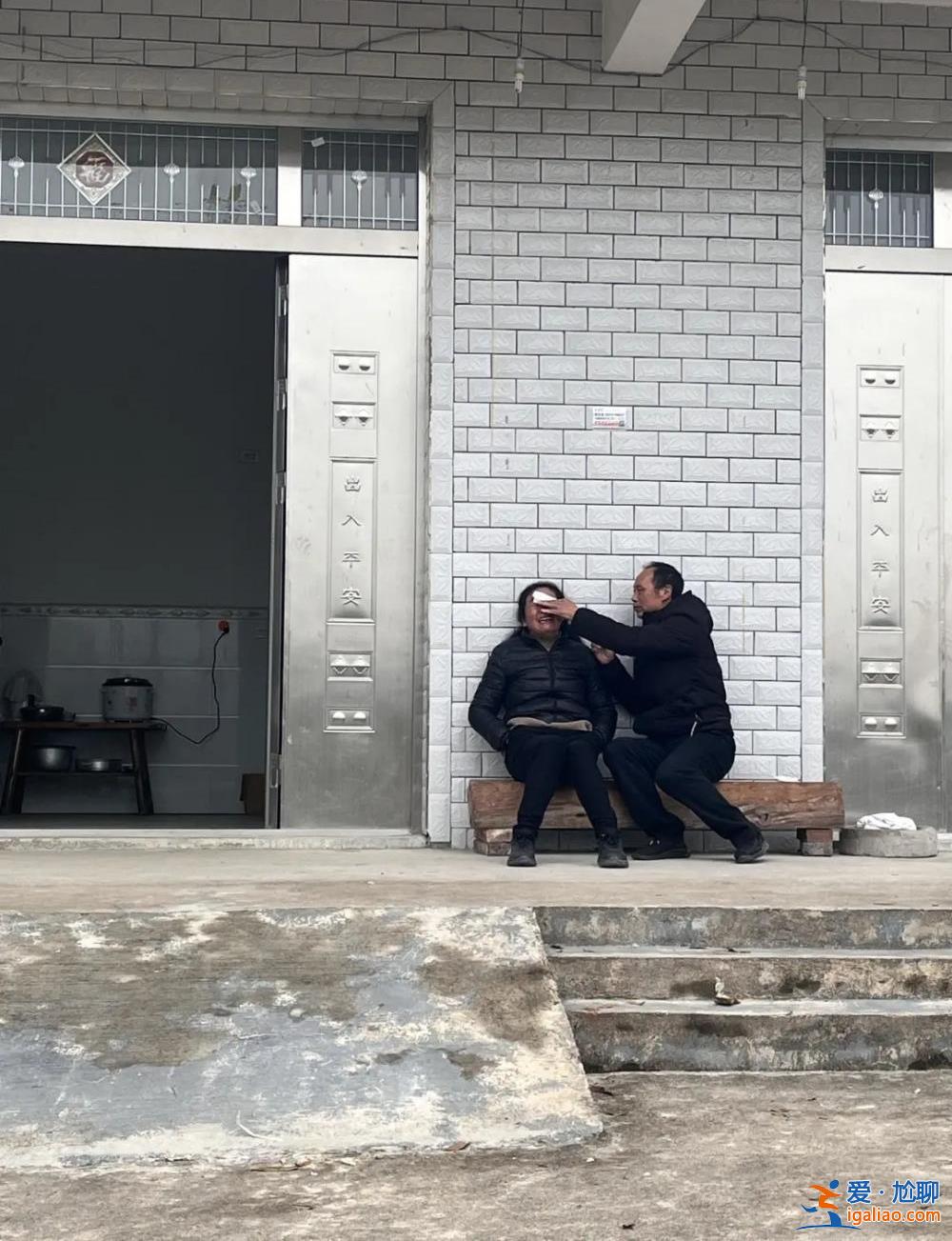 被焦灼、無(wú)解、謠言裹挾的雙親? 被焦灼、無(wú)解、謠言裹挾的雙親?