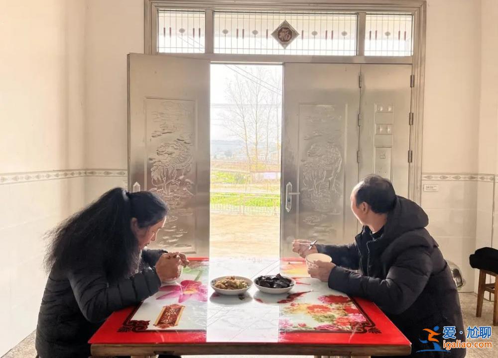 被焦灼、無(wú)解、謠言裹挾的雙親? 被焦灼、無(wú)解、謠言裹挾的雙親?