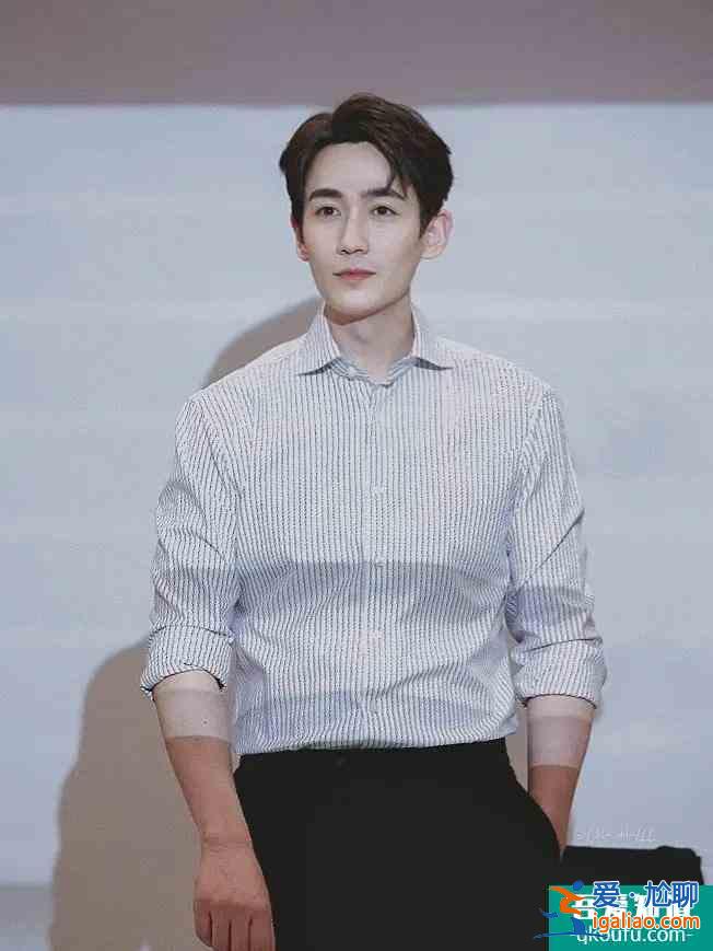 劉詩詩朱一龍《親愛的自己》：感情、職場一團糟，又扎30歲的心？