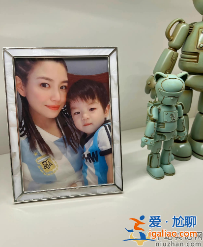 陳妍希首次公開兒子正臉!小星星帥氣模樣像爸爸陳曉 網友直呼太可愛了