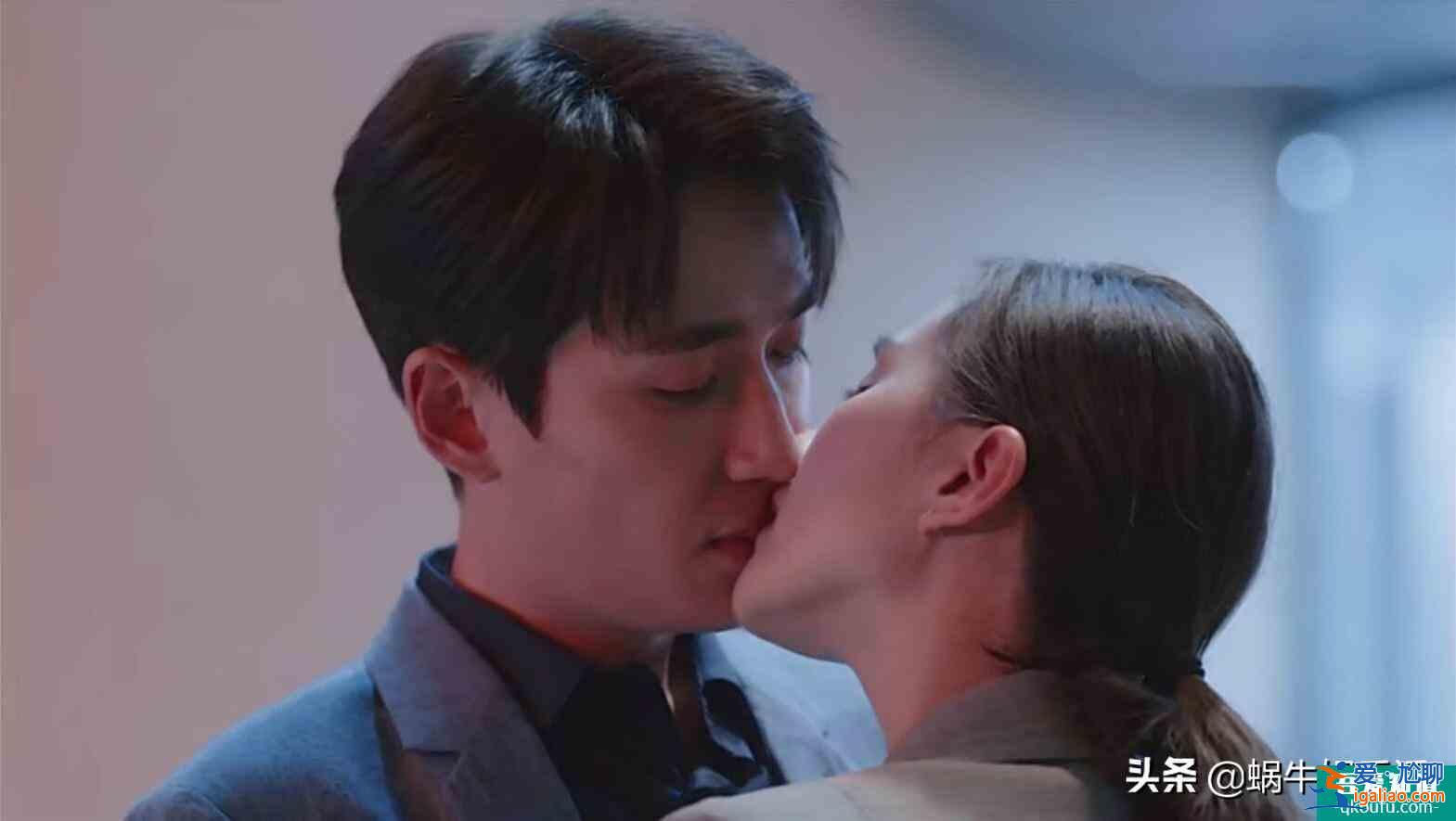 《親愛的自己》開播:劉詩詩朱一龍吻戲高甜,劇情和造型遭吐槽? 《親愛的自己》開播:劉詩詩朱一龍吻戲高甜,劇情和造型遭吐槽?