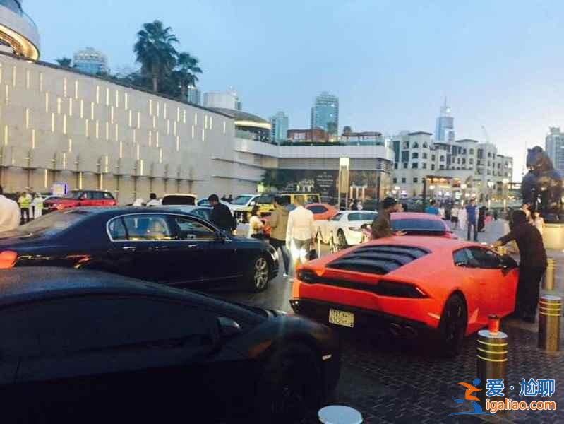迪拜街頭的豪車，真是叼炸天！？