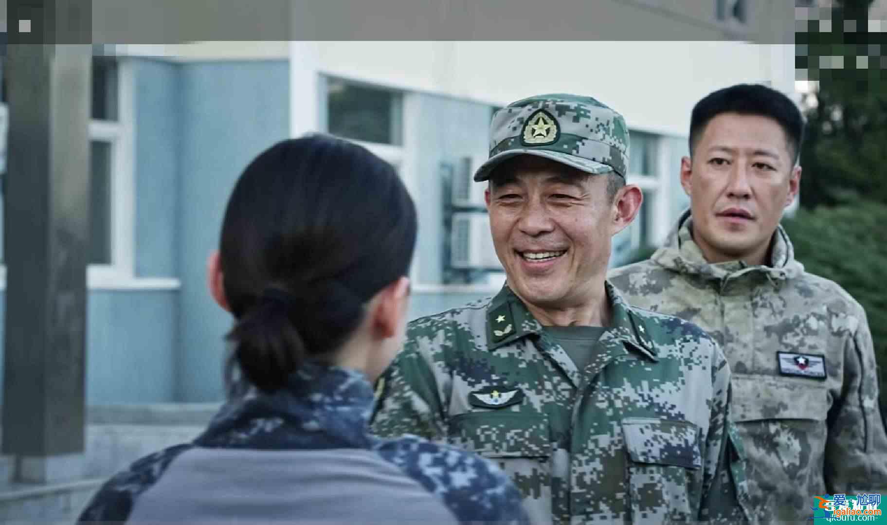 《藍(lán)軍出擊》開播第一集便燃爆，侯勇 于震 梅婷這山豹旅能火？