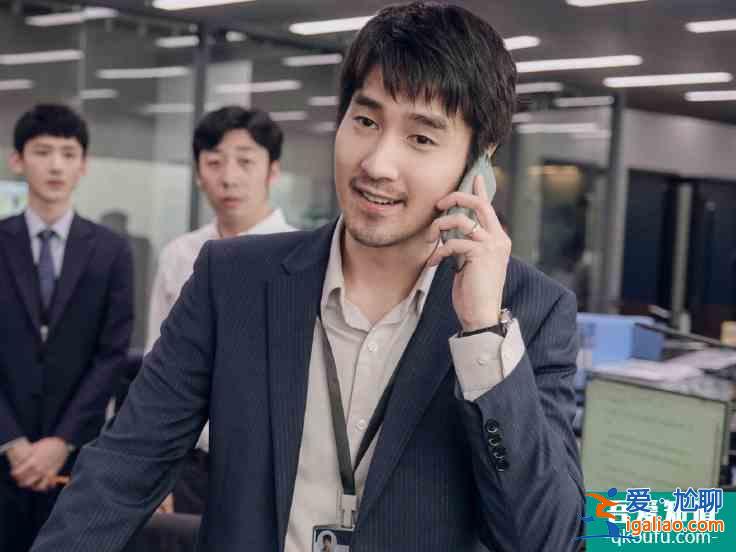 《平凡的榮耀》開播，井柏然幫兄弟宣傳，我卻留意高圓圓“撒糖”？