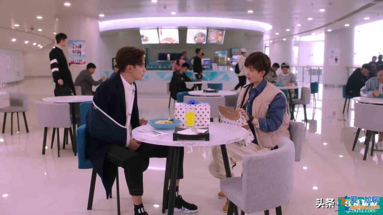 《穿盔甲的少女》反套路甜寵劇，男主是憋屈小媳婦，愛(ài)撒嬌愛(ài)假笑？