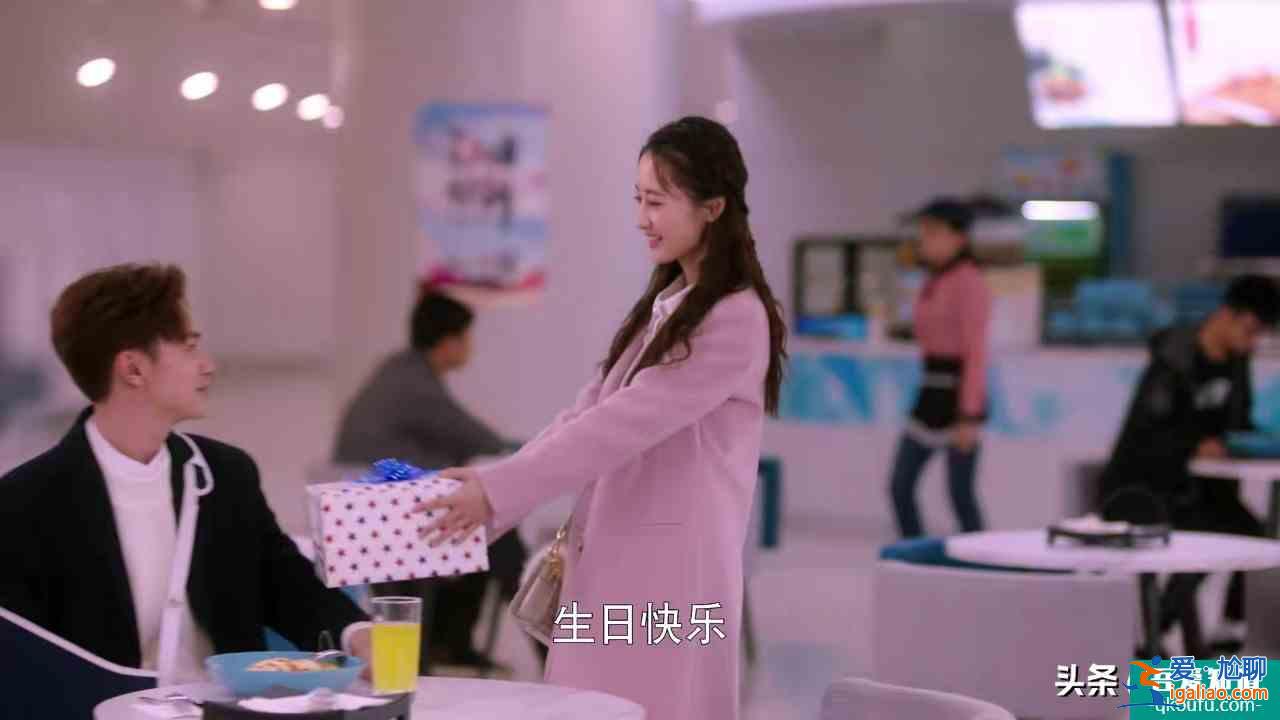 《穿盔甲的少女》反套路甜寵劇，男主是憋屈小媳婦，愛(ài)撒嬌愛(ài)假笑？