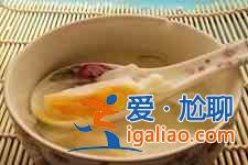 水煮荷包蛋的做法？