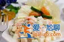 做水果沙拉? 做水果沙拉?