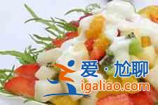 做水果沙拉? 做水果沙拉?