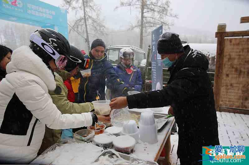 滑雪+賞景+開心 雪友“雪力十足”組團來疆滑雪? 滑雪+賞景+開心 雪友“雪力十足”組團來疆滑雪?