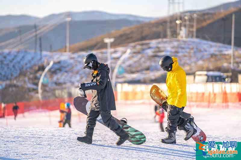 滑雪+賞景+開心 雪友“雪力十足”組團來疆滑雪? 滑雪+賞景+開心 雪友“雪力十足”組團來疆滑雪?