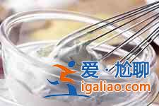 蛋糕上的奶油怎么做？