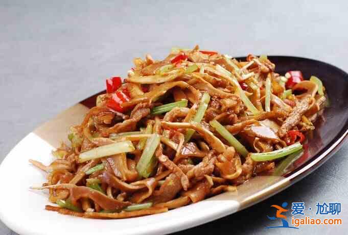 芹菜炒肉絲的做法? 芹菜炒肉絲的做法?