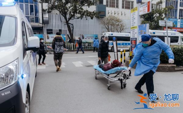 患者激增、重癥高峰、人手緊缺 記者在急診一線蹲點紀實拍下這些畫面？