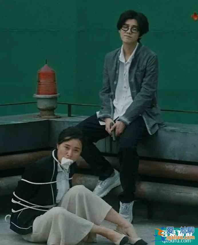 鹿晗新劇《在劫難逃》上演秦昊同款“爬山殺人”，又一部神劇？？