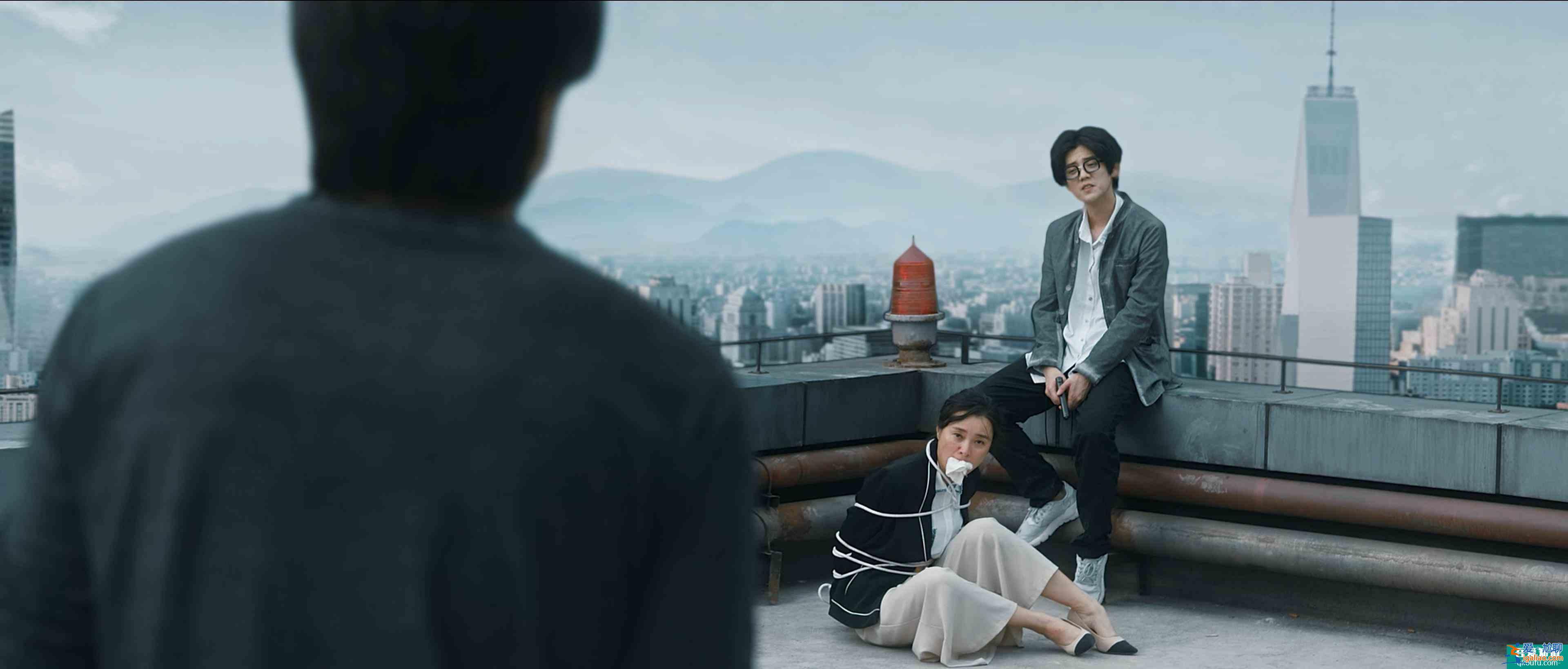 「在劫難逃」懸疑跨界玩科幻，硬漢混搭小鮮肉，鹿晗這次演技幾分？