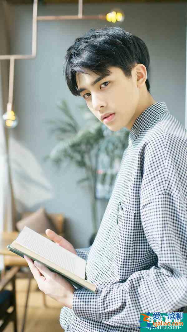 以家人之名進入最虐情節,張新成演技吊打宋威龍,網友:像念臺詞? 以家人之名進入最虐情節,張新成演技吊打宋威龍,網友:像念臺詞?