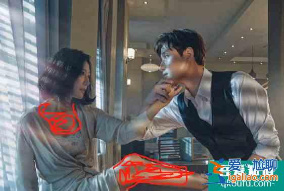 白色月光：呂秀才“偷親”40歲宋佳，嫌棄到表情失控，連翻白眼？