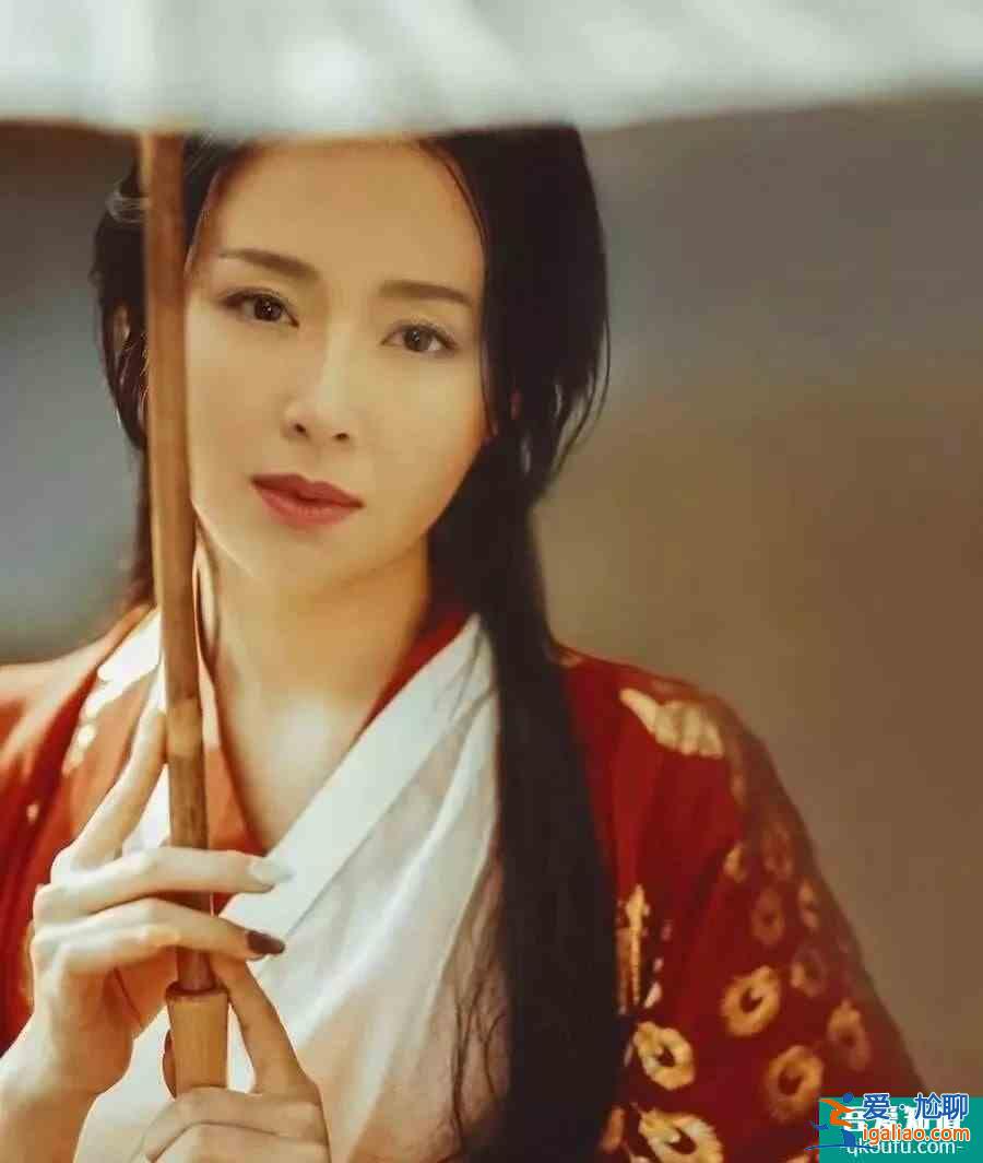 與恬妞合作旗袍神探，馬伊琍一句話拉近了兩人的距離，她說了什么？