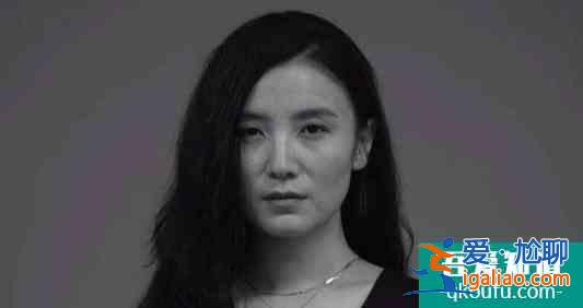 《白色月光》中的宋佳，無需炸裂的演技，舉手投足全是壓抑？