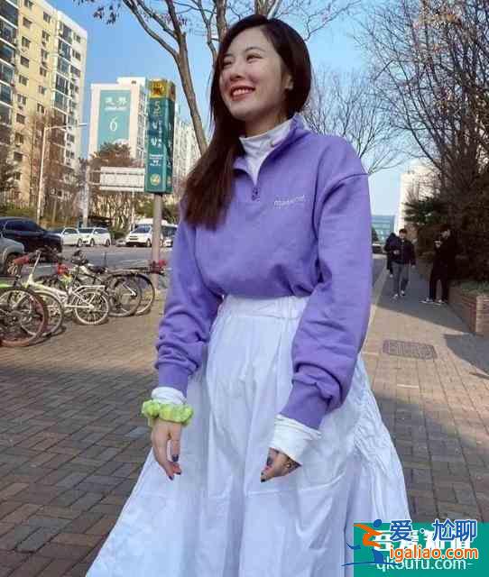宋佳不愧是《白色月光》女強(qiáng)人，穿紫色連衣長裙，氣場高級裝不來？