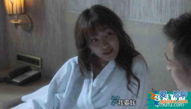 《白色月光》中的宋佳，無需炸裂的演技，舉手投足全是壓抑？