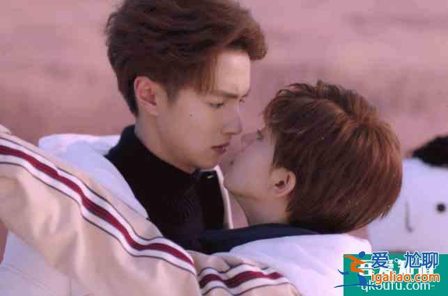 《穿盔甲的少女》殺出重圍,陳瑤搭檔官鴻再扮男裝,網友:齁甜? 《穿盔甲的少女》殺出重圍,陳瑤搭檔官鴻再扮男裝,網友:齁甜?