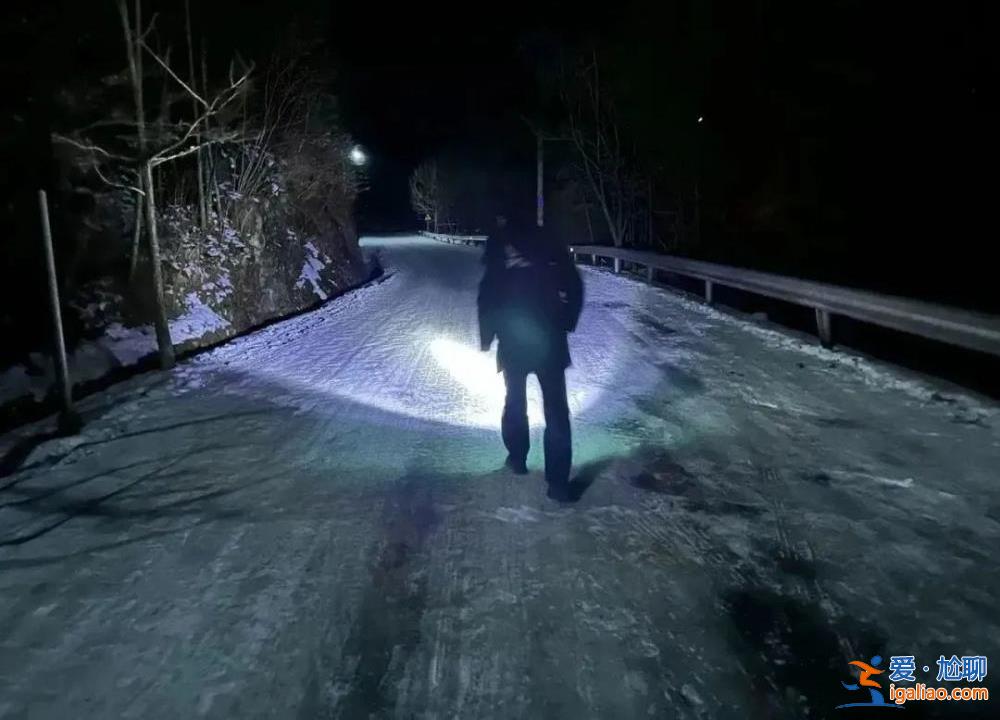 “我2歲的兒子快不行了!”上海母子跨年夜賞雪被困山頂 找到時孩子已失溫? “我2歲的兒子快不行了!”上海母子跨年夜賞雪被困山頂 找到時孩子已失溫?